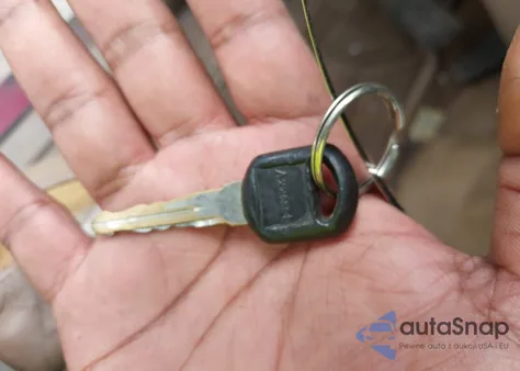 1998 Chevrolet Blazer из США, поврежденный, VIN 1GNDT1W7W2250368